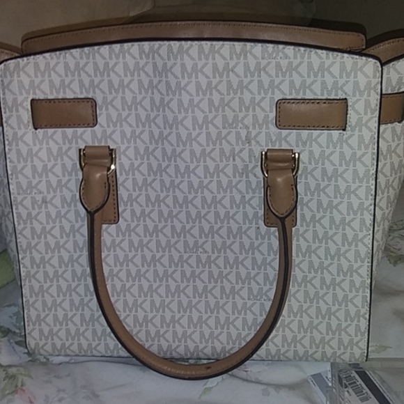 authentic mk purse - Picture 3 of 3